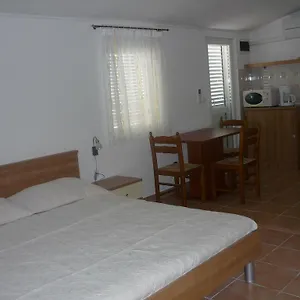 https://studios-ivana.in-istria.net